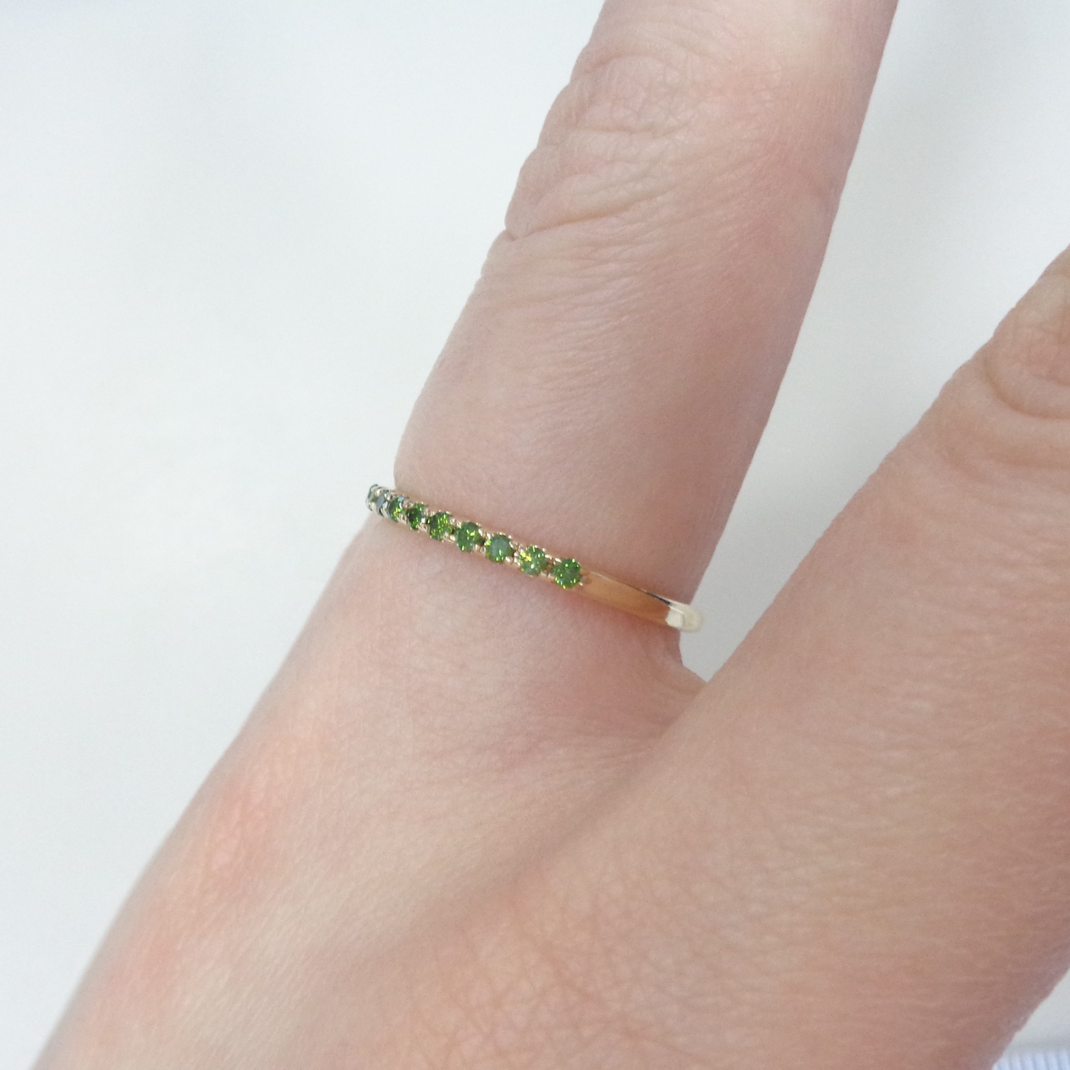 Золотое кольцо 585 пробы; вставки 15 Бр.зел.Кр-57 0,214 5/5А